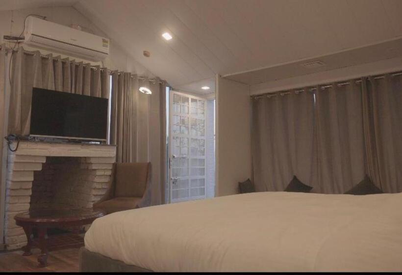 אתר נופש The Bohemian Casa Dehradun