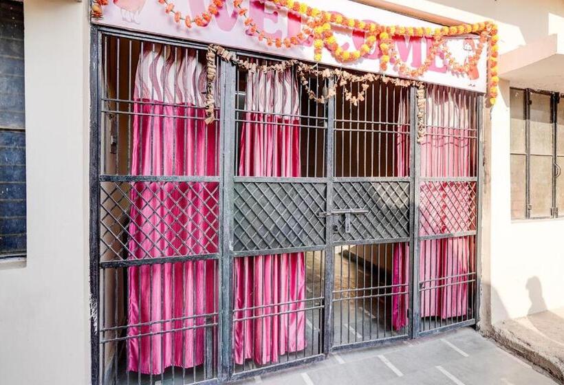 Spot On Hotel Live In