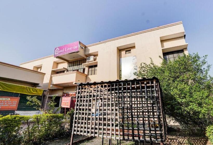 Spot On Hotel Live In