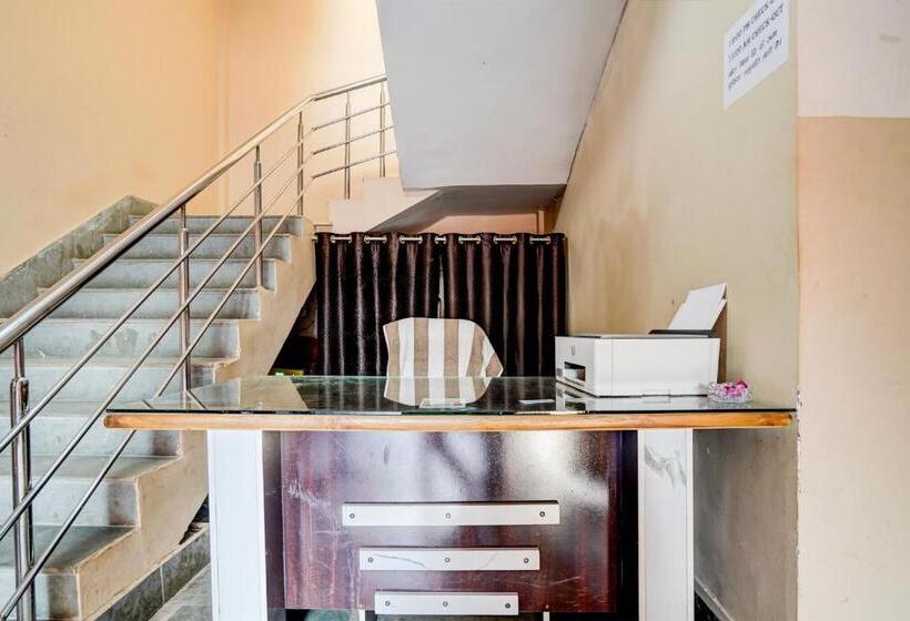 Spot On Hotel Live In