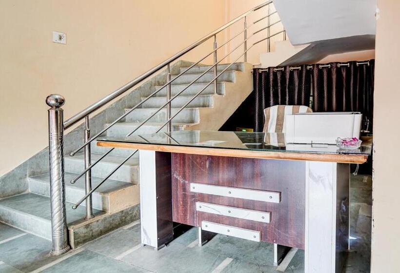 Spot On Hotel Live In