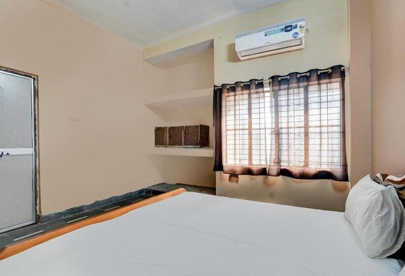 Spot On Hotel Live In