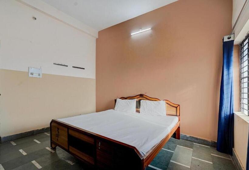 Spot On Hotel Live In