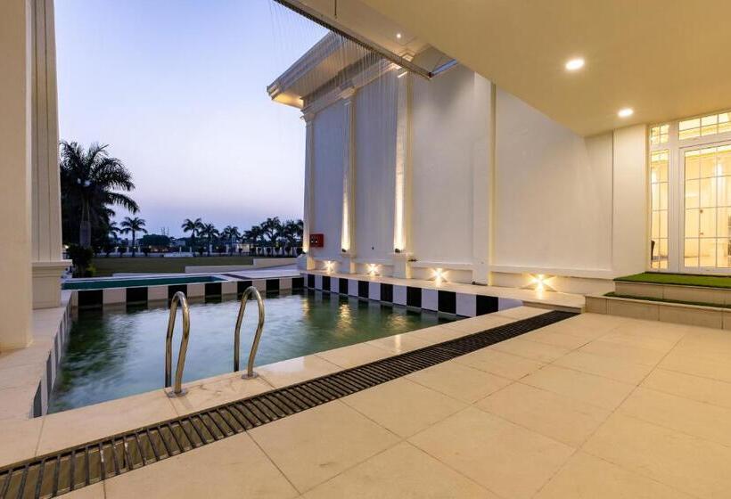 The Grand Monarch Hotel, Ujjain