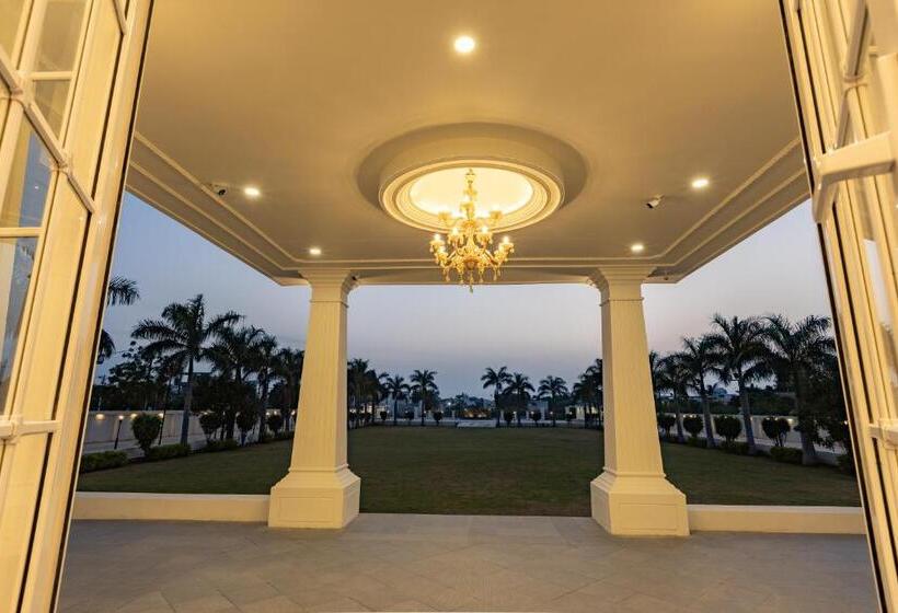 The Grand Monarch Hotel, Ujjain