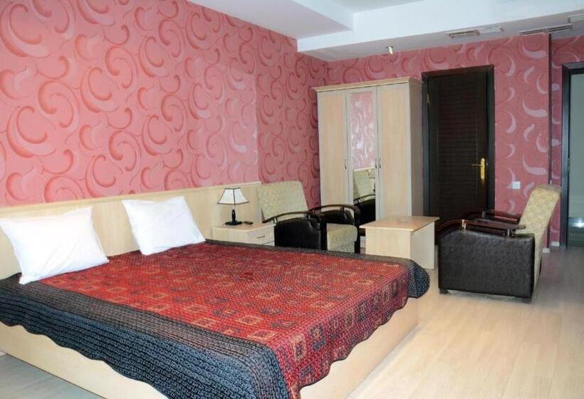 Aef Hotel And Restaurants