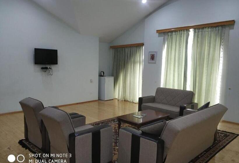 Aef Hotel And Restaurants