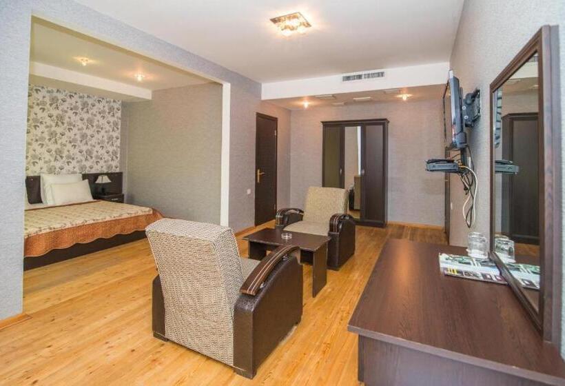 Aef Hotel And Restaurants