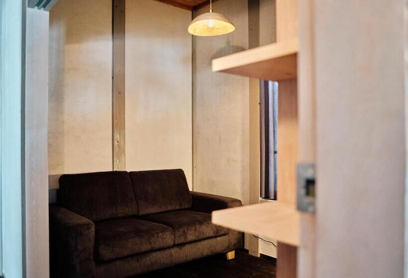 הוסטל 小鳩屋