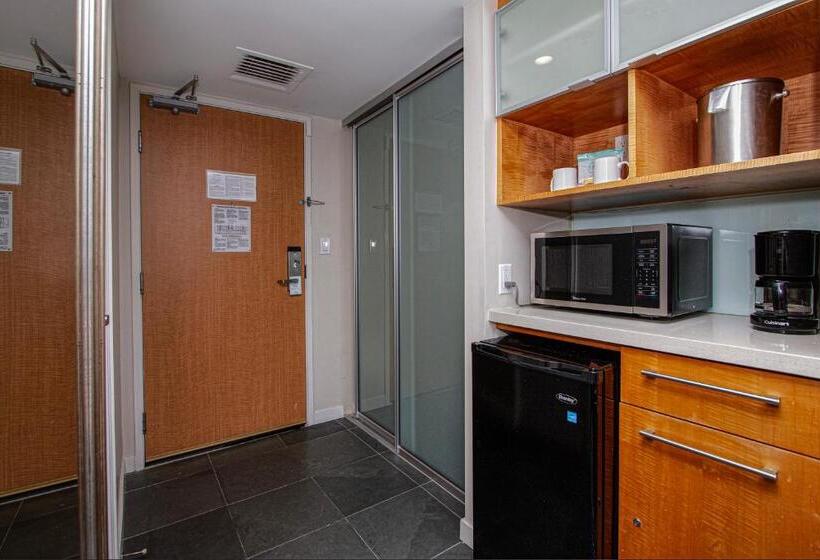 فندق صغير Ocean Views From Balcony Walk To Beach And Mall 3024