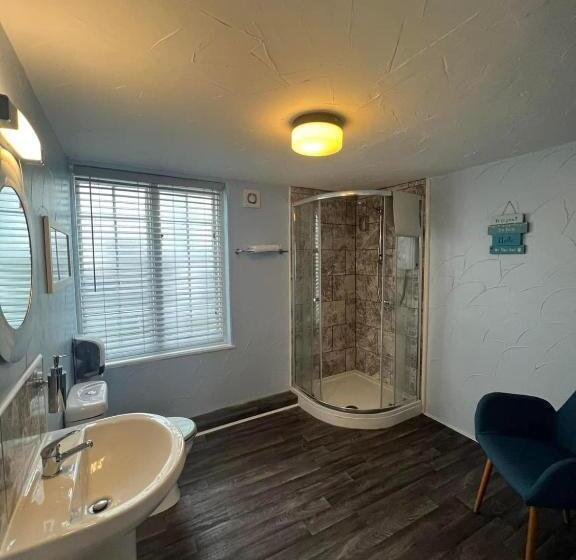 هاستل The Ship And Pilot Inn