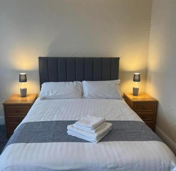 فندق صغير The Ship And Pilot Inn