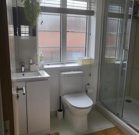 Bed and Breakfast Bright, Quiet Room In The Center Of Newbury