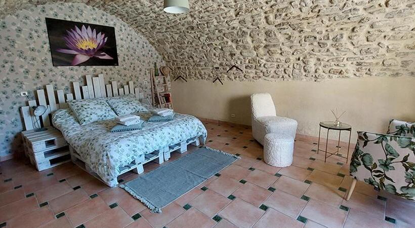 مبيت وإفطار La Maison Wisteria