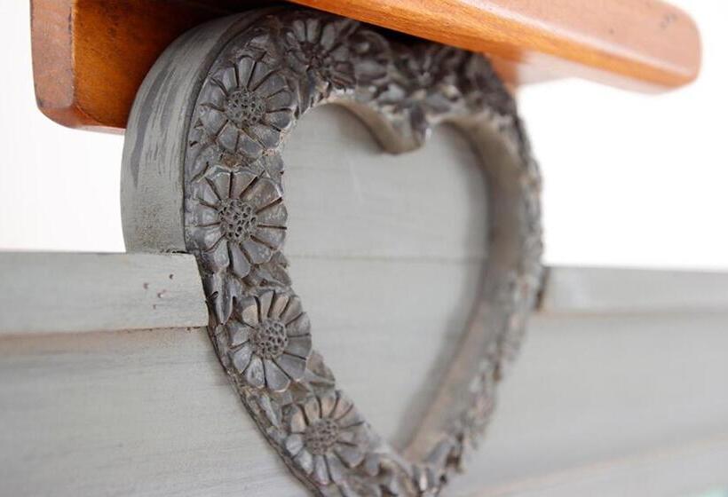 مبيت وإفطار La Maison Wisteria