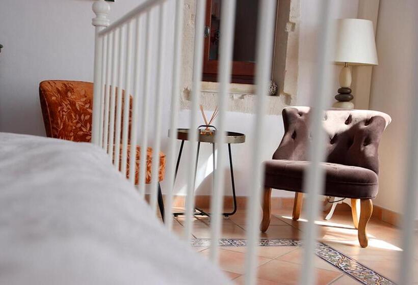 مبيت وإفطار La Maison Wisteria