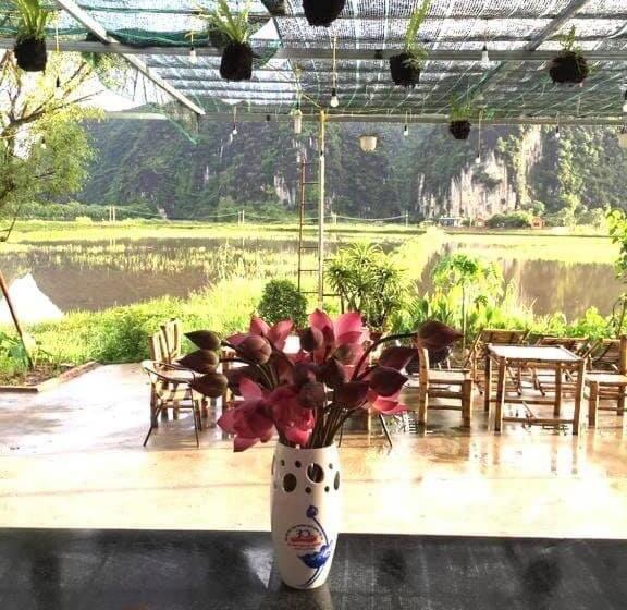 تختخواب و صبحانه Mountain Fields