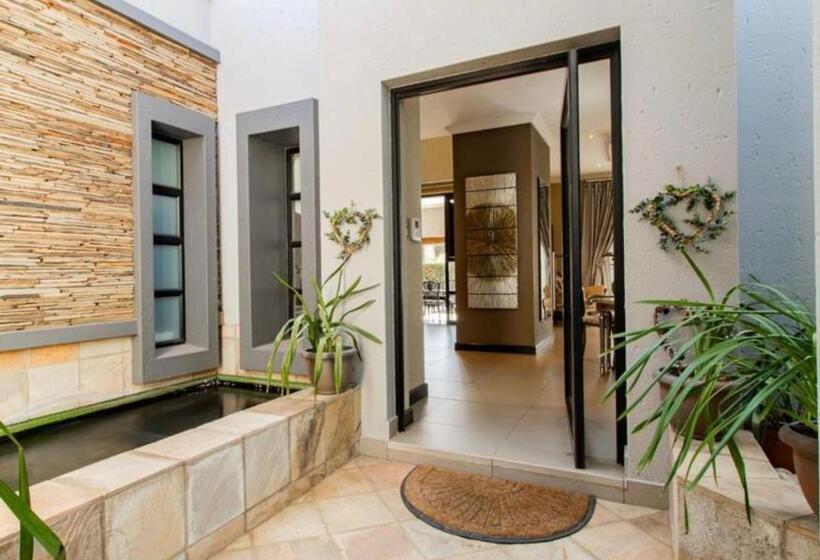 מלון כמוסות Laru Home