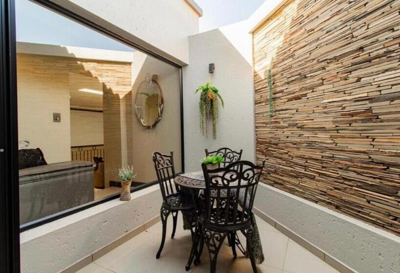 カプセルホテル Laru Home