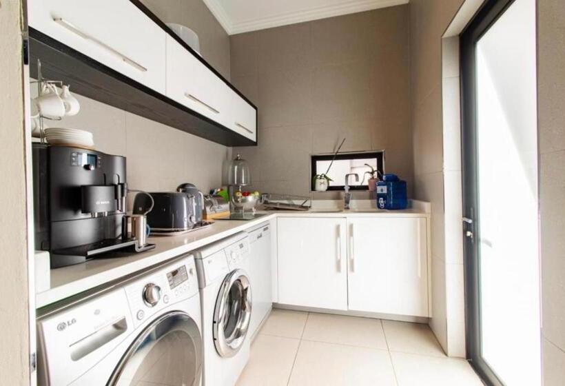 カプセルホテル Laru Home