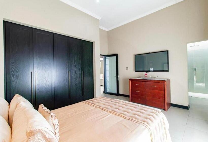 מלון כמוסות Laru Home