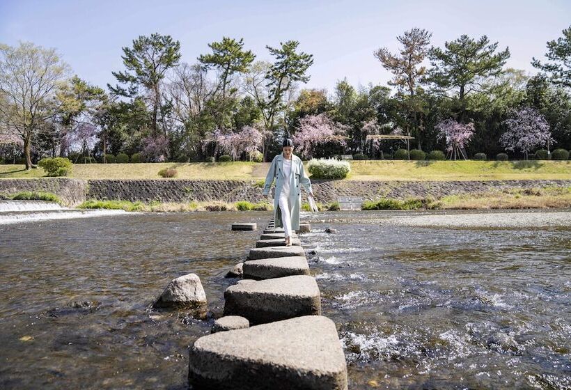 هتل Kamo Residences By Reflections