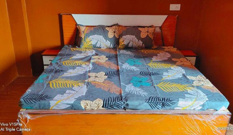 בית מלון כפרי Oyo Shree Krishna Palace