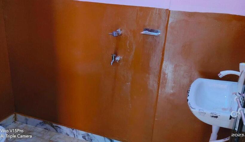 בית מלון כפרי Oyo Shree Krishna Palace