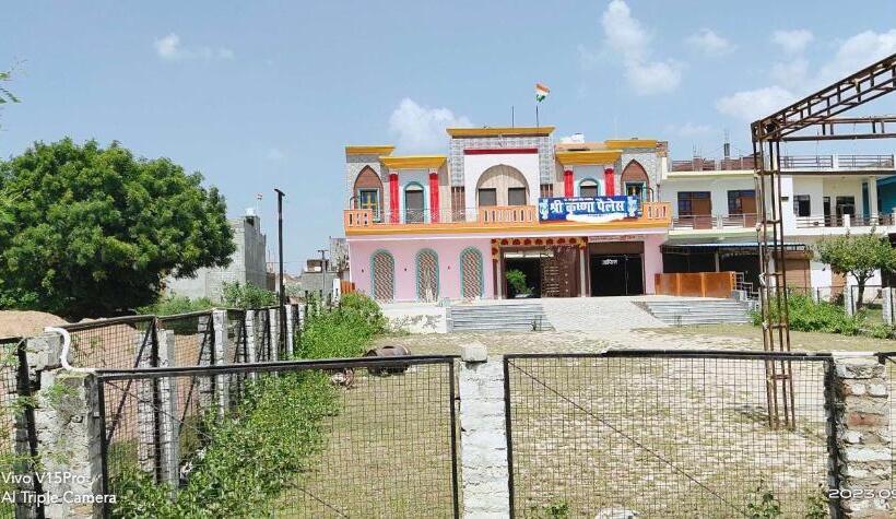 בית מלון כפרי Oyo Shree Krishna Palace