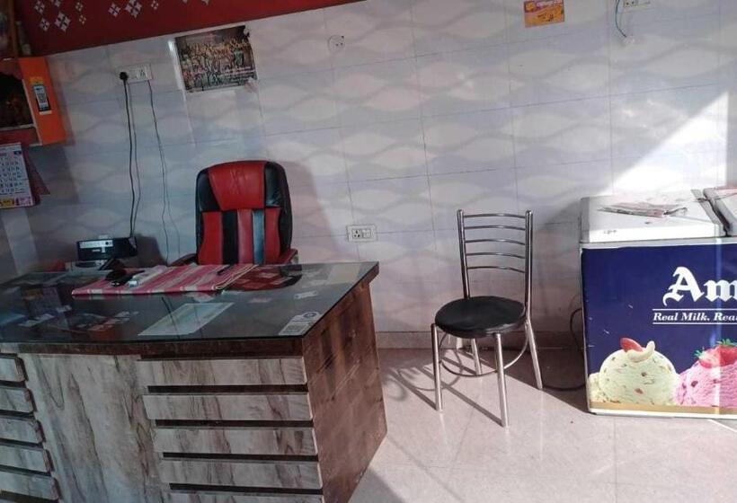 בית מלון כפרי Oyo Shree Krishna Palace