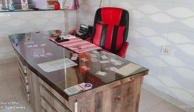 בית מלון כפרי Oyo Shree Krishna Palace