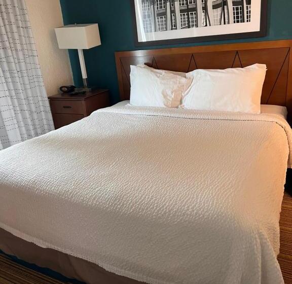 酒店 Queen Bed Available