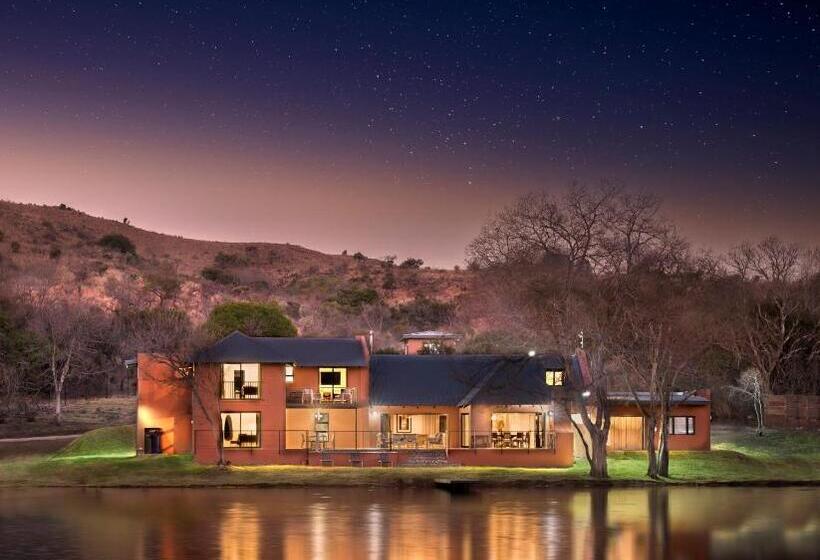 Отель Riverhorse Lodge