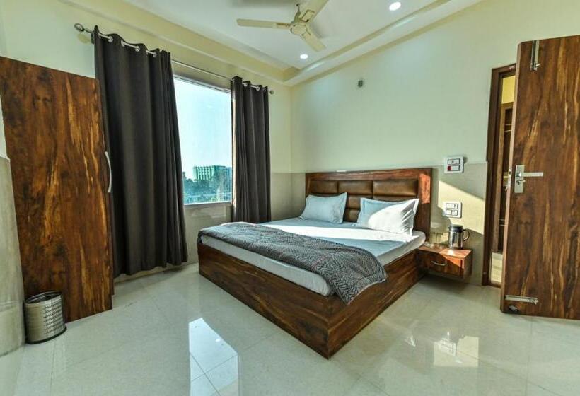 호텔 Royal Inn Jammu