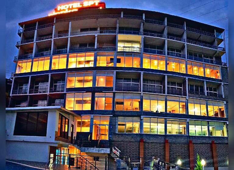 ホテル Spt Clarks Inn Suite, Mandi