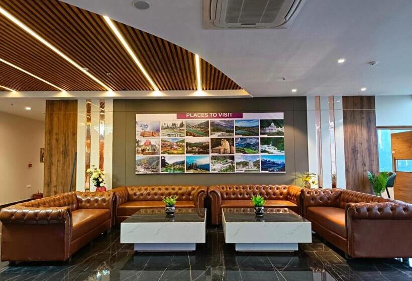 ホテル Spt Clarks Inn Suite, Mandi