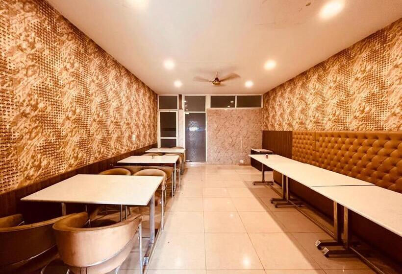 فندق Starlet Prime   A Four Star Luxury