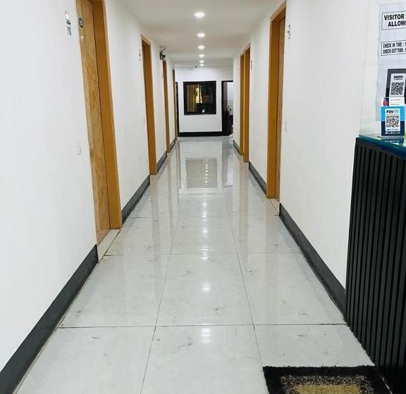 Hotel Twamev Tughlakabad By Raaso Inn