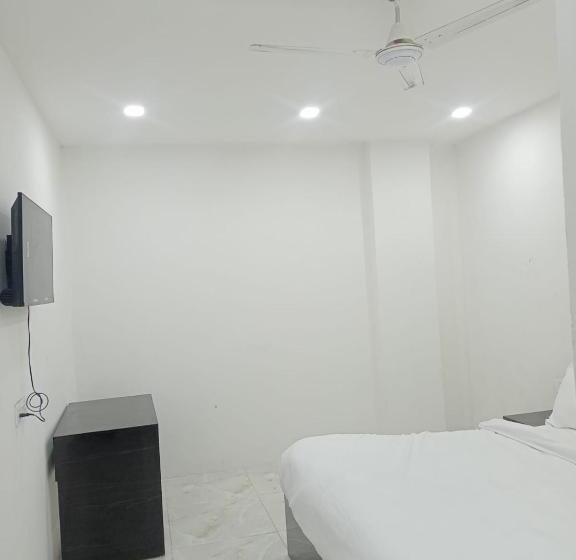 Hotel Twamev Tughlakabad By Raaso Inn