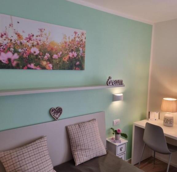 Lalunamia B&b And Holiday Apartment