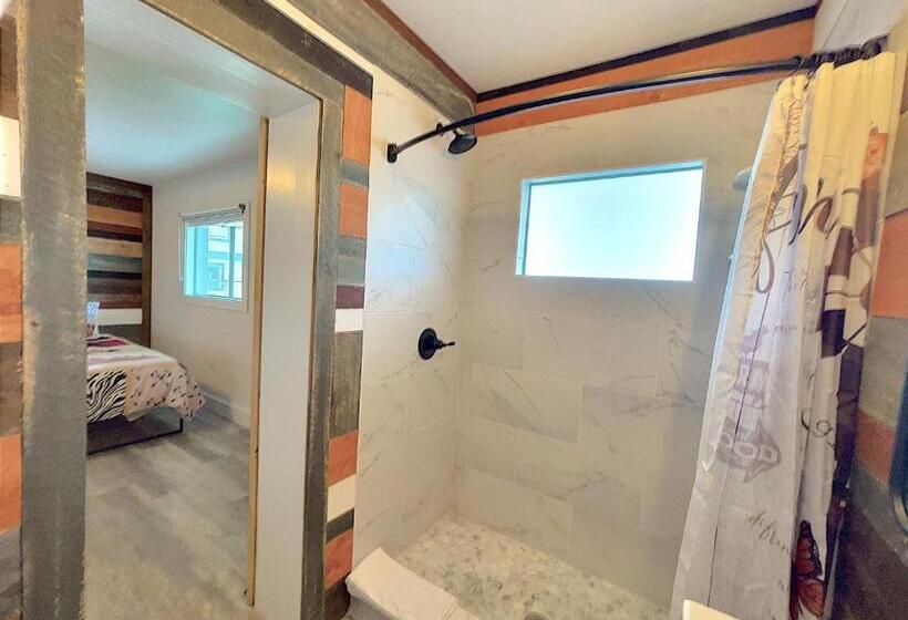 فندق على الطريق Retreat On The Lake