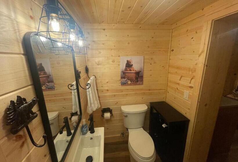 فندق على الطريق Retreat On The Lake