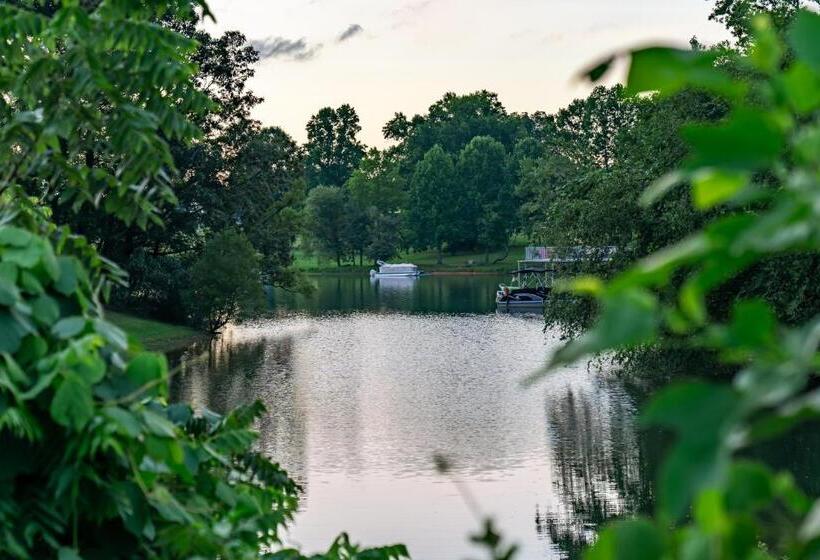 فندق على الطريق Retreat On The Lake