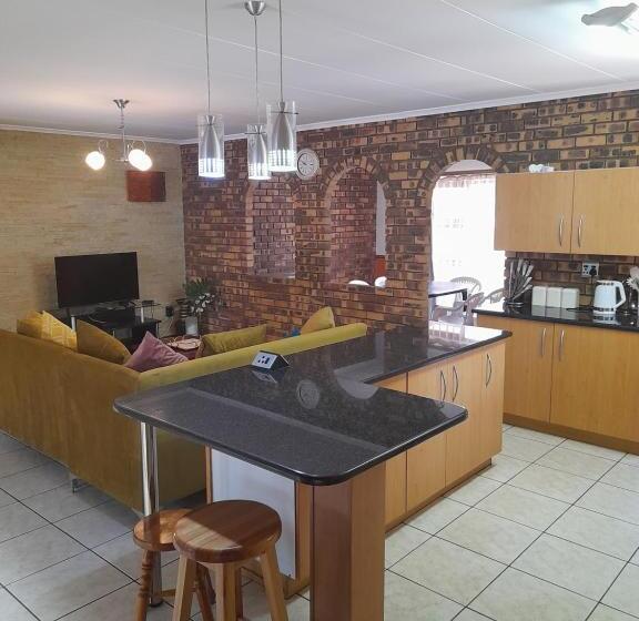 بنسيون Chappel Hide Out