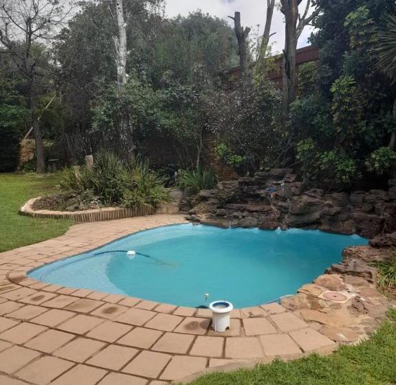 بنسيون Chappel Hide Out