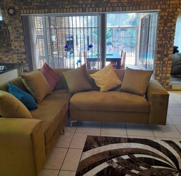 بنسيون Chappel Hide Out