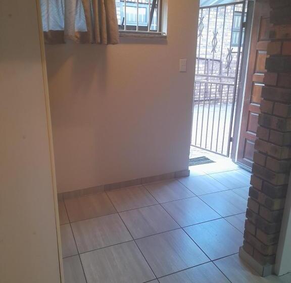 بنسيون Chappel Hide Out