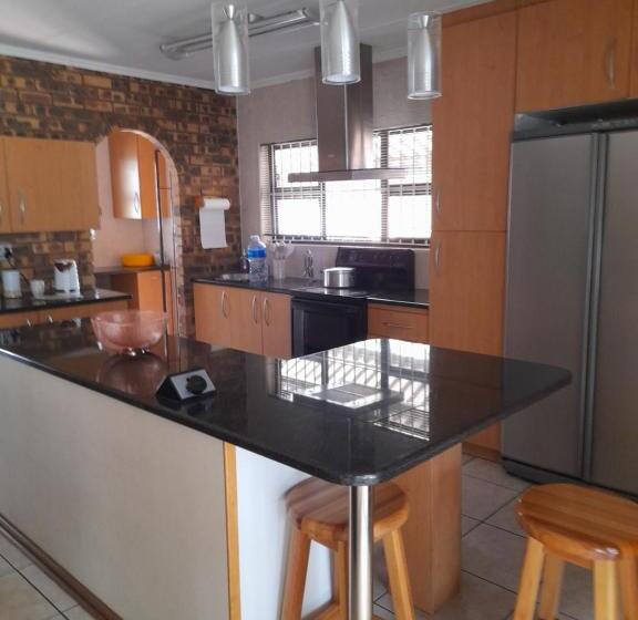 بنسيون Chappel Hide Out