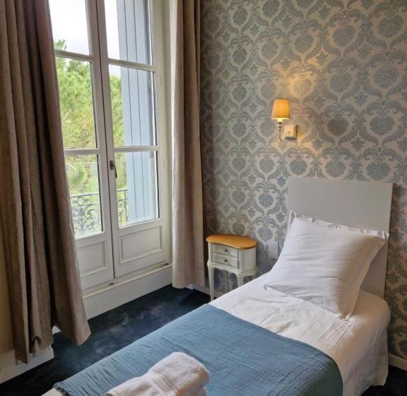 膳宿费 Château De Bayssan