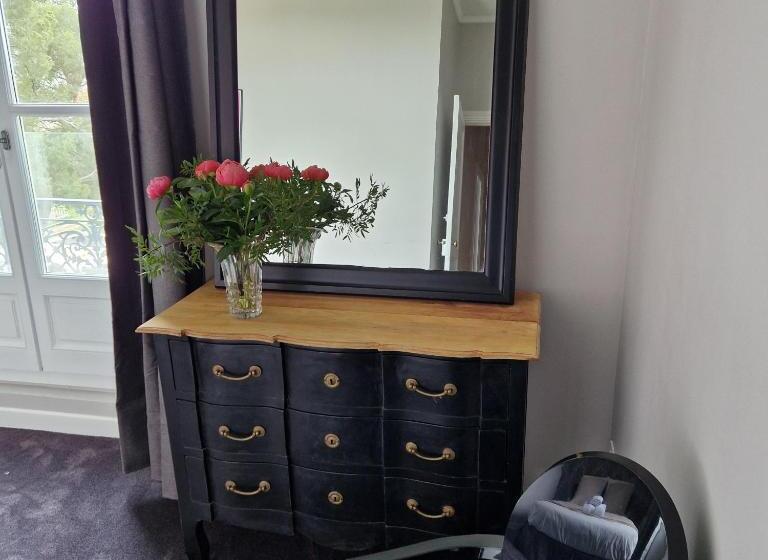 膳宿费 Château De Bayssan